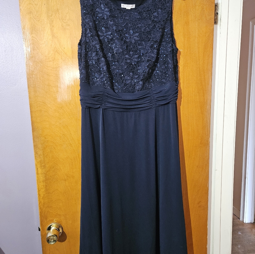 Elegant Navy Blue Lace Evening Dress